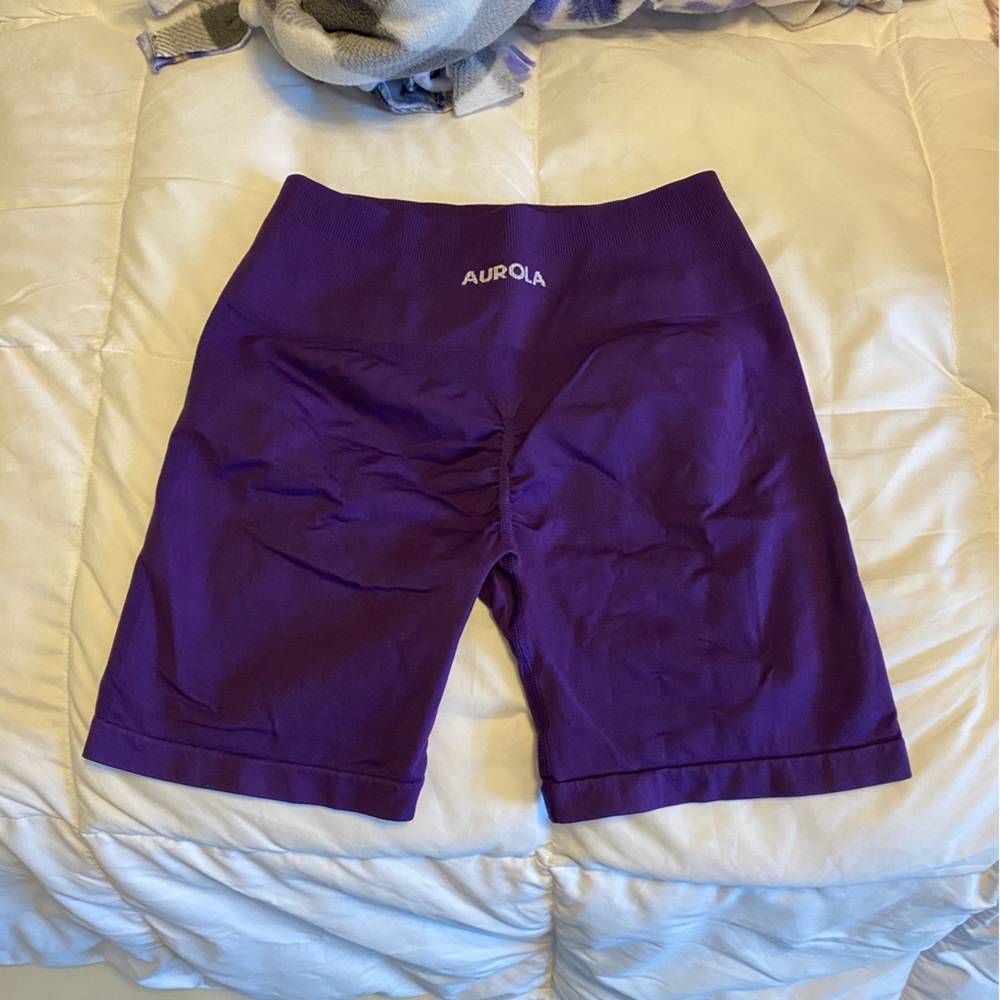 Aurola workout shorts w/ scrunch